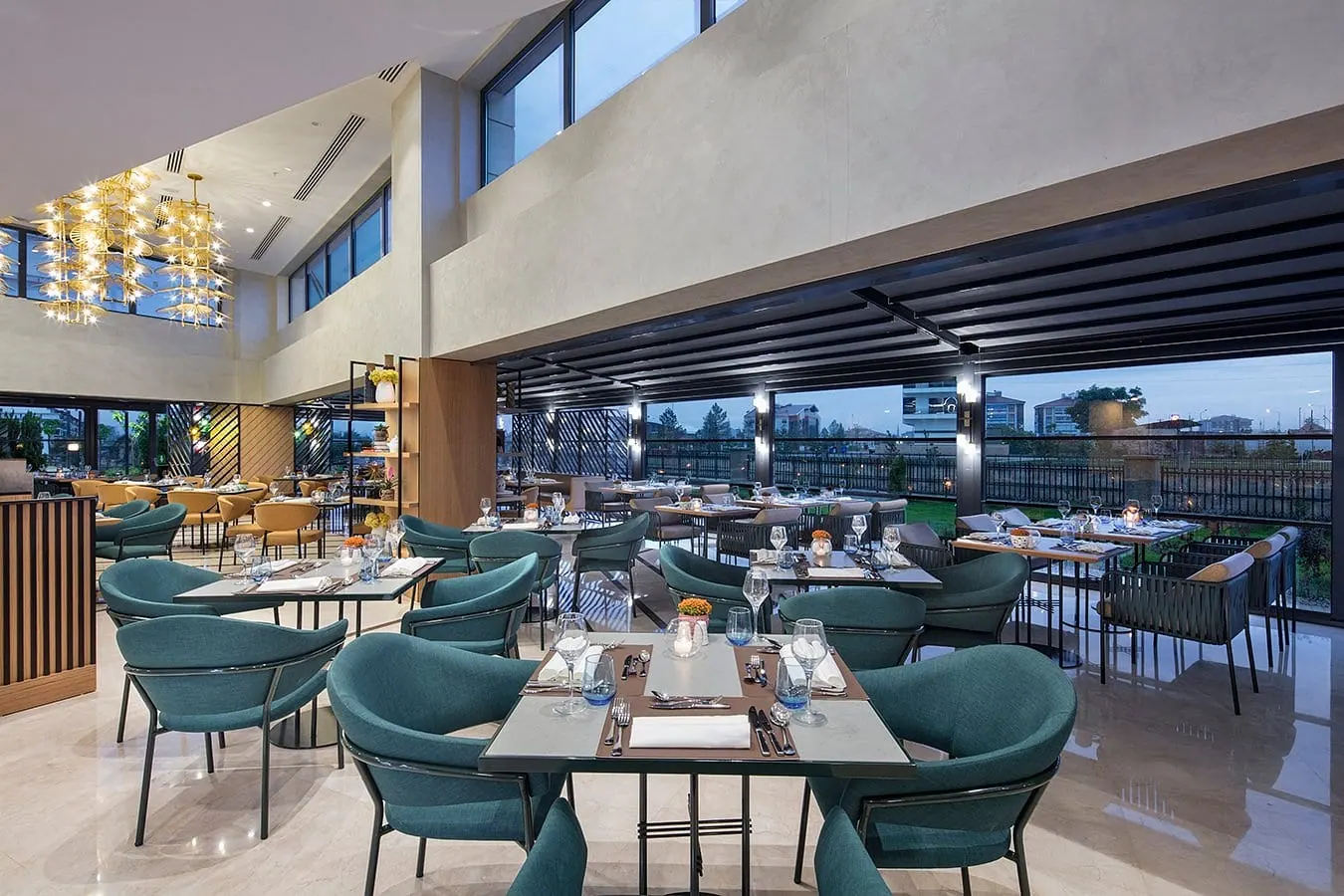 DoubleTree by Hilton Afyonkarahisar Larissa restoranı genel görünüm