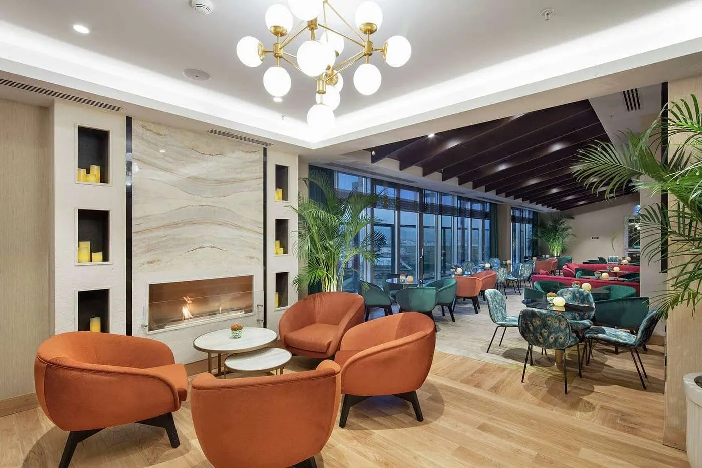 Afyon DTBH teras barında bar tezgâhı ve arkalık aydınlatma detayı