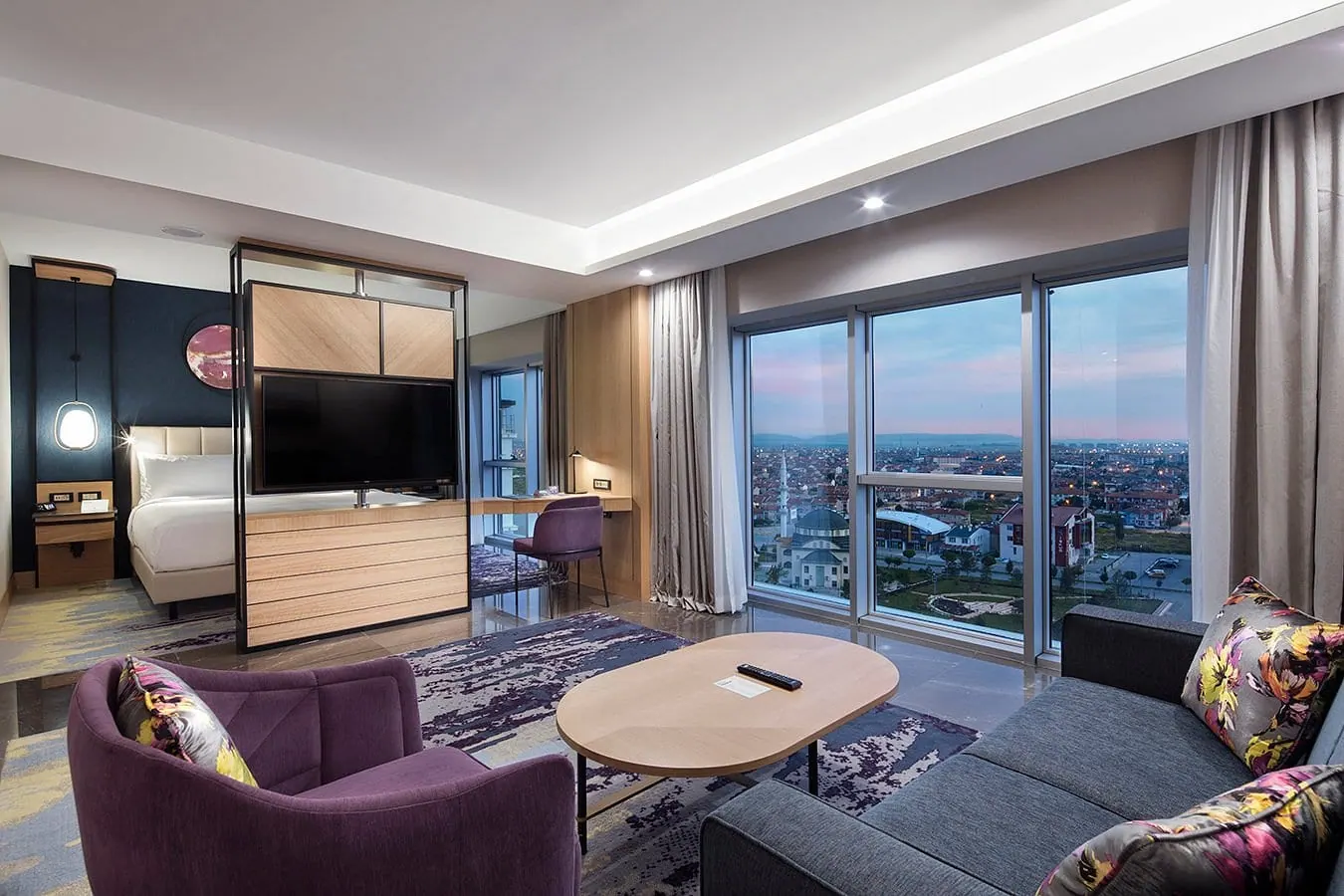 DoubleTree by Hilton Afyonkarahisar süit oda oturma bölümü